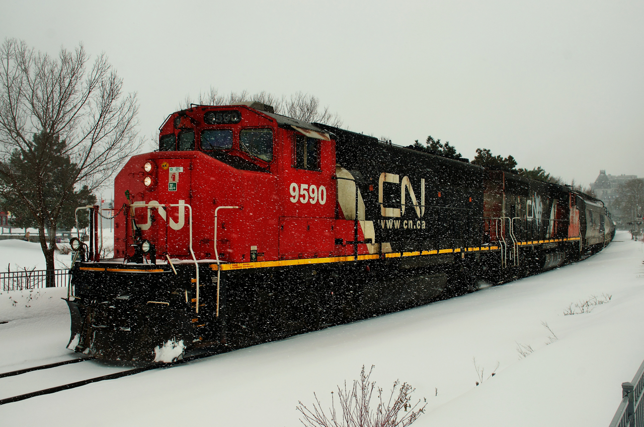 Clean CN 9590 leads faded CN 9523 as CN 500 enters the Port of Montreal as thick snow falls. CN 9590 had just replaced CN 4795 on this assignment, but it would develop issues later that day and has already been replaced by CN 9416.