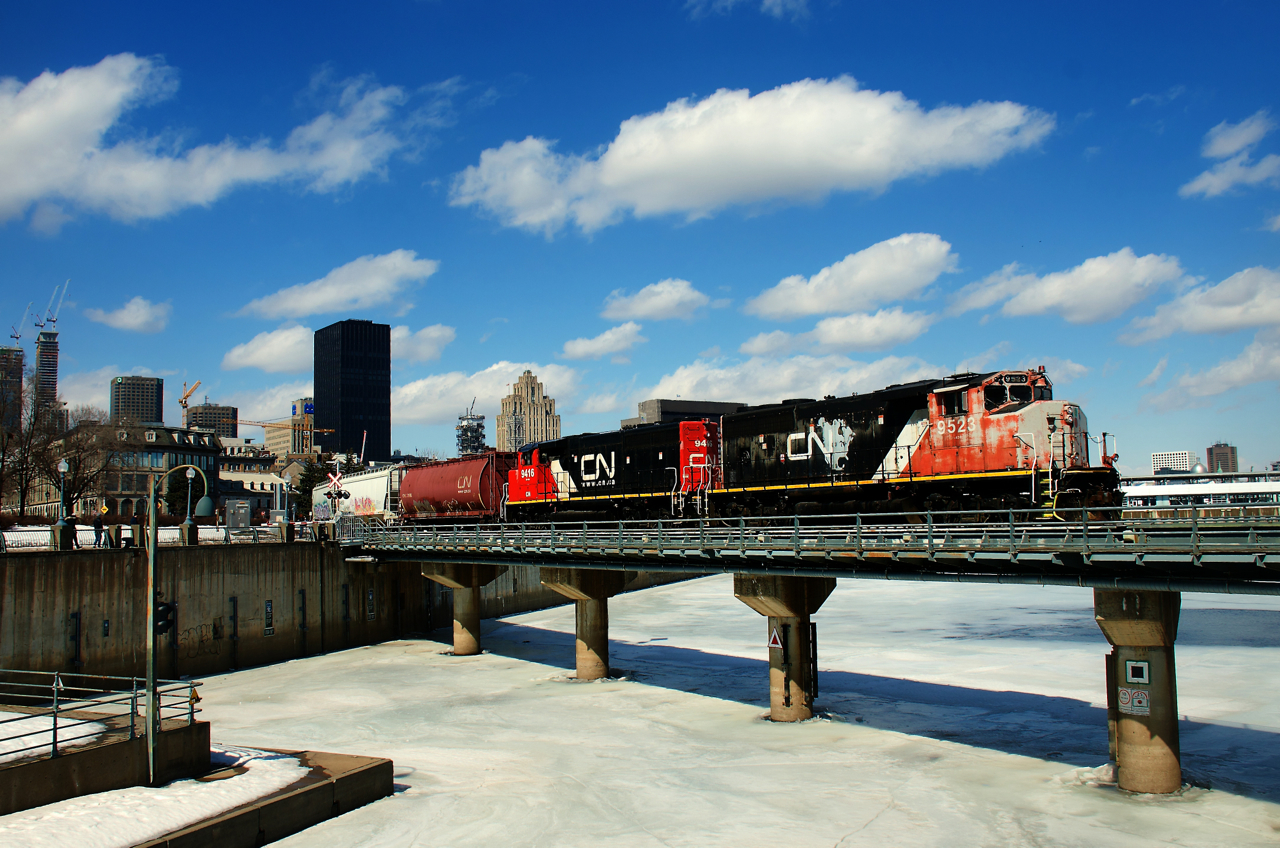 CN 9523 & CN 9416 are shoving CN 500 into the Port of Montreal.