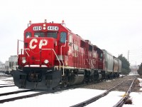 CP H24 with 1/2 gp38s in this paint.
It's my First dual flag engine that I actually remember seeing.