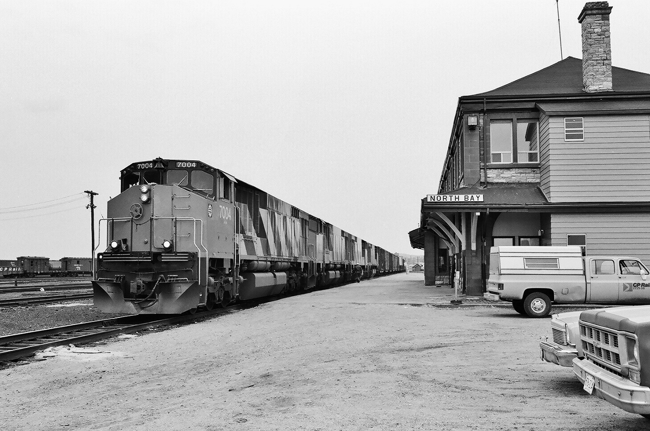 The 'in service' CP Rail North Bay station.


Likely the most  ' Kodachromed ' demonstrator locomotives...and in this image ' Kodak Plus-X ed ',
 

CP Rail first #482, powered by the BBD HR616 Demonstrators #7004 – 7002 – 7001 – 7003, awaits re-crewing


 at the CP Rail North Bay station, May 22,1983, Kodak Plus X negative by S. Danko 


   Green Flags    


sdfourty