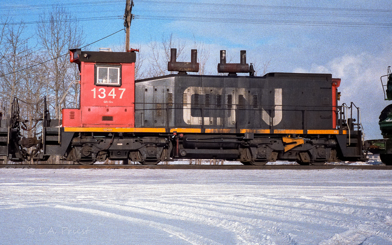 A broad side of the 1347 showing off those unusual cylindrical stacks, rather than the cones that are typically found on these units.