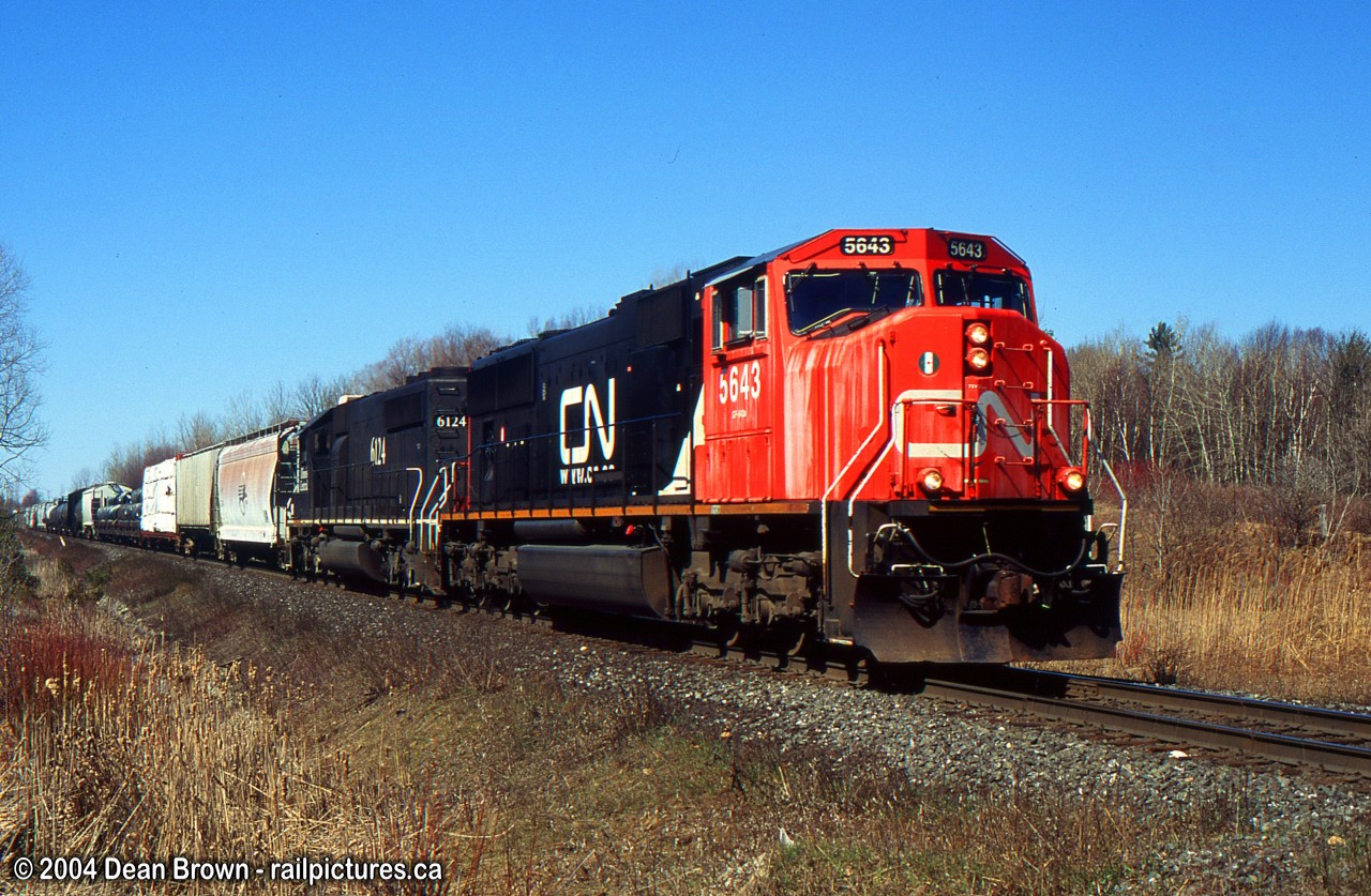 CN is Westbound with CN 5643 and IC 6124 approaching Side Rd 10 on the CN Halton Sub as they pass through Mile 30 on the CN Halton Sub.