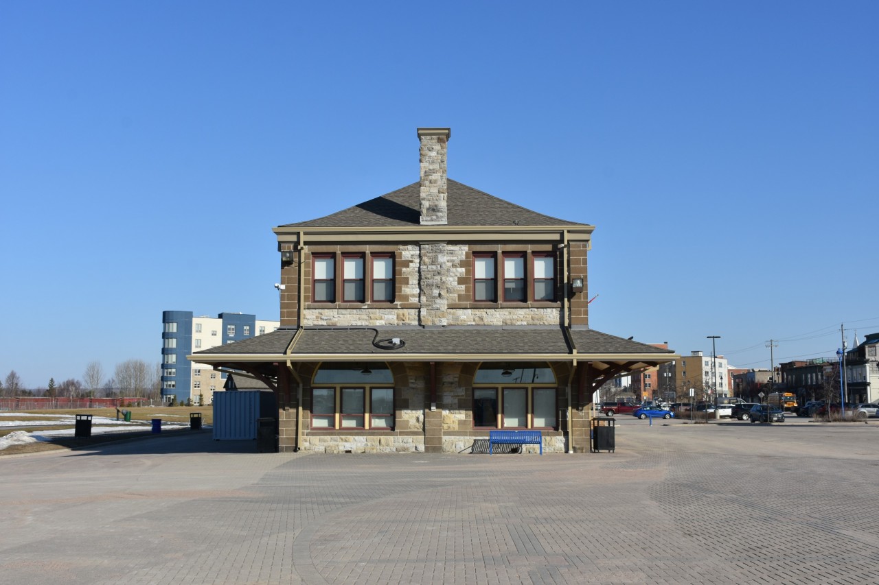 Thousands of interlocked bricks cover the roadbed where Canadian Pacific Railway tracks once carried trains to and from the CP station in North Bay, ON. This is quite a different look from the one presented in Mr. sdfourty's post a few days ago ... 
http://www.railpictures.ca/?attachment_id=51787 
This beautiful stone and block building is now home to the North Bay Museum. The nearest tracks are some distance away as seen at the left of my photo. The grounds around the station building are used for a bus stop and turn-around, green-space parkland, walking trails, and public parking lots to the south.