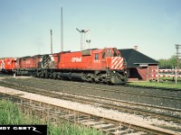 An eastbound CP train is at Guelph Junction with 4732, 4511, 3115, 3114 and 1570 in May 1986. Both GP38-2’s 3115 and 3114 were on their first run from the GM Plant in London. 