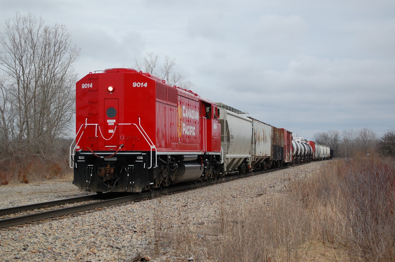H61 with CP SD40F-2 9014 heading northbound back to Welland Yard after working at Southern Yard.