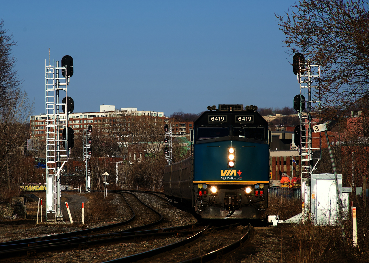 VIA 22 from Ottawa is passing a pair of signals at MP 3 of CN's Montreal Sub.