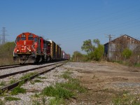 L58031 17 heads south on the Hagersville Sub with a fair train in tow for industries further south along the line. Pre hood swapped 4136 is in charge today as they make the trek towards Caledonia 