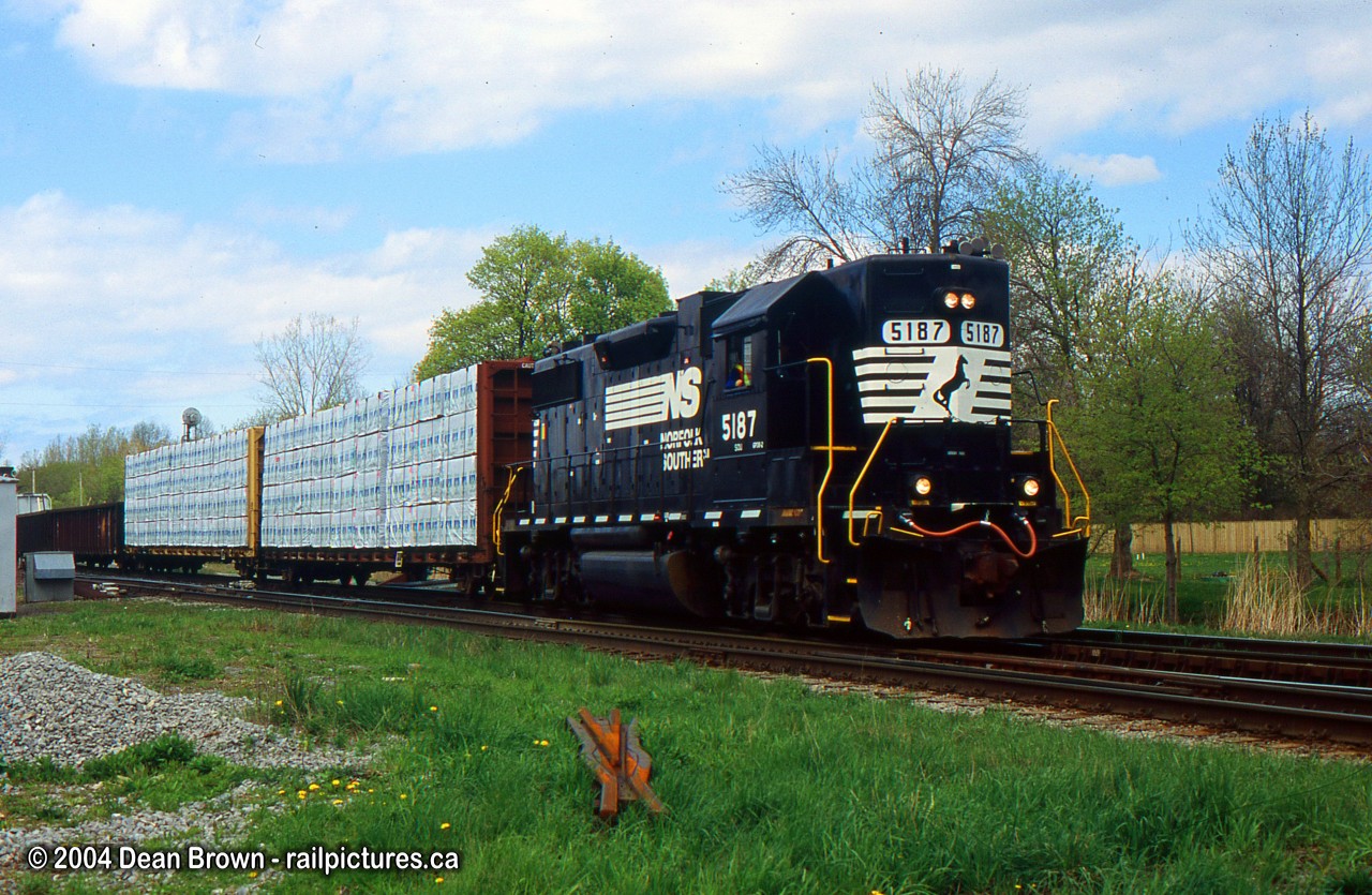 NS 445 with NS 5187 heads east through Port Robinson East on the CN Stamford Sub to Buffalo, this one doesn't run anymore between Buffalo and Niagara Falls. They now run just as far to Fort Erie as C93.