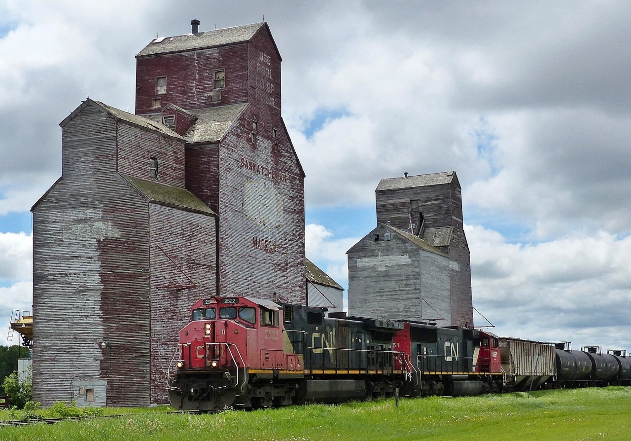 CN 2522 and CN 5661 heading eastbound through Waseca, Saskatchewan.