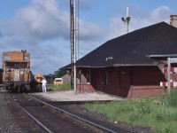 <br>
<br>
Days numbered….effective July 1986 CP Rail was eliminating the Operators' position at Guelph Junction... 
<br>
<br>
Conductor aboard CP Rail van #434406 receives train orders from RailPic's favourite CP Rail Operator 
<br>
<br>
At train order office signal G U, June 8, 1986 Kodachrome by S.Danko 
 <br>
<br>
     <a href="http://www.railpictures.ca/?attachment_id=  50191">  head end  </a>
<br>
<br>
sdfourty