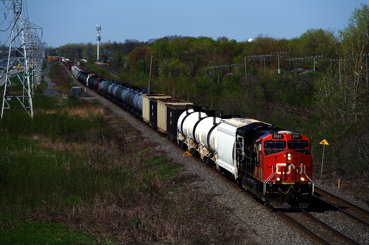 CN 368 has 149 cars as it heads east with ex-GECX 3131 up front and ex-CREX unit CN 3983 mid-train.