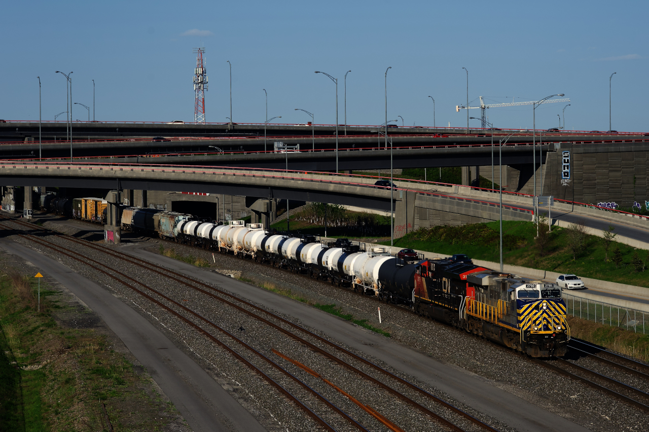 CN 2790 (ex-CREX 1422) & CN 3179 lead CN 321 as it passes the Turcot Interchange. Many decades back, Canada's largest roundhouse (56 stalls) was located roughly where the Interchange is currently located.
