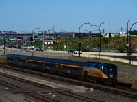 After a favourable result to numerous tests, VIA Rail stainless steel consists no longer require a buffer car at each end, as had been the case since the end of last year. Here VIA 69 has five of these cars, all carrying passengers.