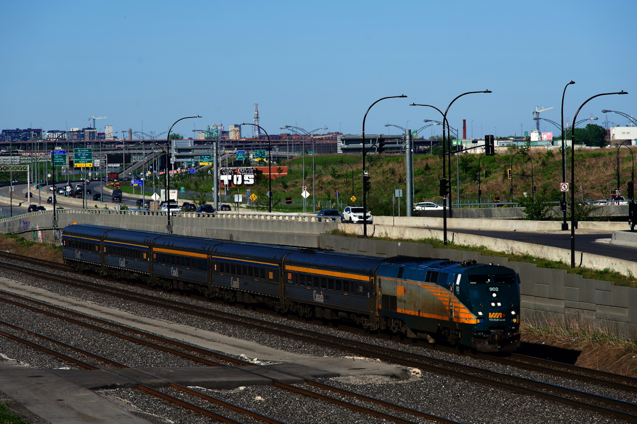 After a favourable result to numerous tests, VIA Rail stainless steel consists no longer require a buffer car at each end, as had been the case since the end of last year. Here VIA 69 has five of these cars, all carrying passengers.