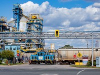 Well, it's gone now. Loaded onto to truck and off to be scrapped. This was the last time I saw the Bunge critter working. It had just returned to operation after being sidelined for many months, and from what I have been told only ran for a couple months after this before being sidelined forever. One less cool locomotive to shoot in Hamilton.