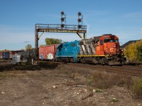 CN L581 throttles up as it departs Paris Junction Eastbound heading back to Brantford with CN 4725 in the lead.