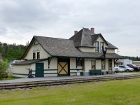 The Meeting Creek railway station was built by the Canadian Northern Railway in 1913 to its standard third-class station plan. It now serves as a museum alongside the former Alberta Pacific Grain elevator (1917) and the former Alberta Wheat Pool elevator (built around 1915).