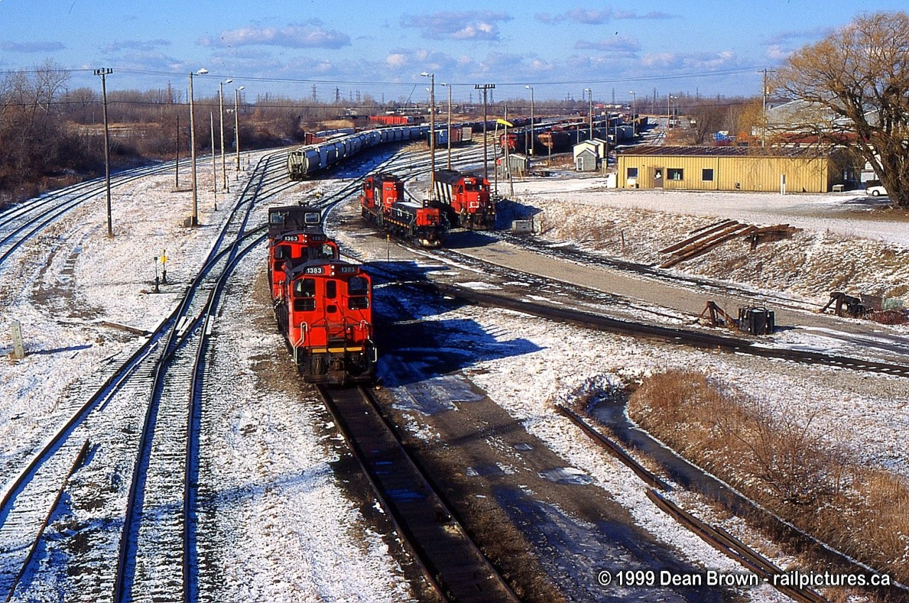 View of CN Niagara Falls Yard back in 1999 when it was busy.