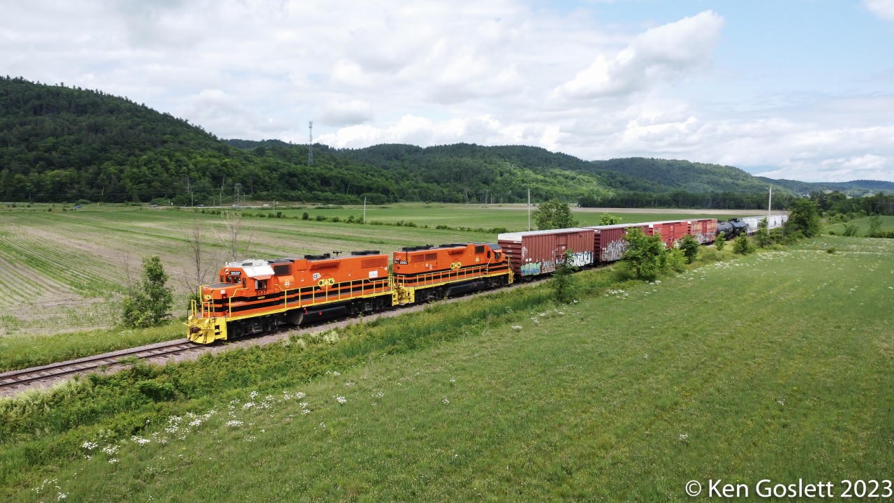 On its way from Ste Thérèse to Buckingham the QG freight runs along the edge of the Grenville Fault that marks the division between the Montreal plain and the Canadian Shield.