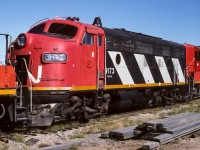 The engineer is keeping his eye on the headend brakeman as they spot hoppers at the Redwater elevators. That will be the 4232 to the left. It is just after 11:00 and it was another beautiful Fall day. A few days after this, the 9173 will lead the 5513, bringing loaded hoppers home in the evening.