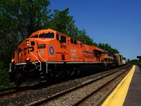 CPKC 231 is blasting past Île-Perrot Station with CP 8757 & KCS 4772 for power.