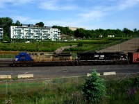 Class leader and specially painted NS 4000 leads a short CN 529. NS 4000 was rebuilt from C40-9 NS 8799 in 2015.