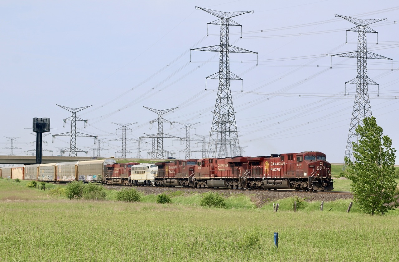 It is always nice when the railroads mess things up in a good way. After arriving on train 231 the day before, BAR F3 502 kept heading west although it wasn’t supposed to. It would end up being dropped with two other units in London. The following morning the three units were headed back east to Toronto. Here train 134 is seen passing through Hornby heading east.