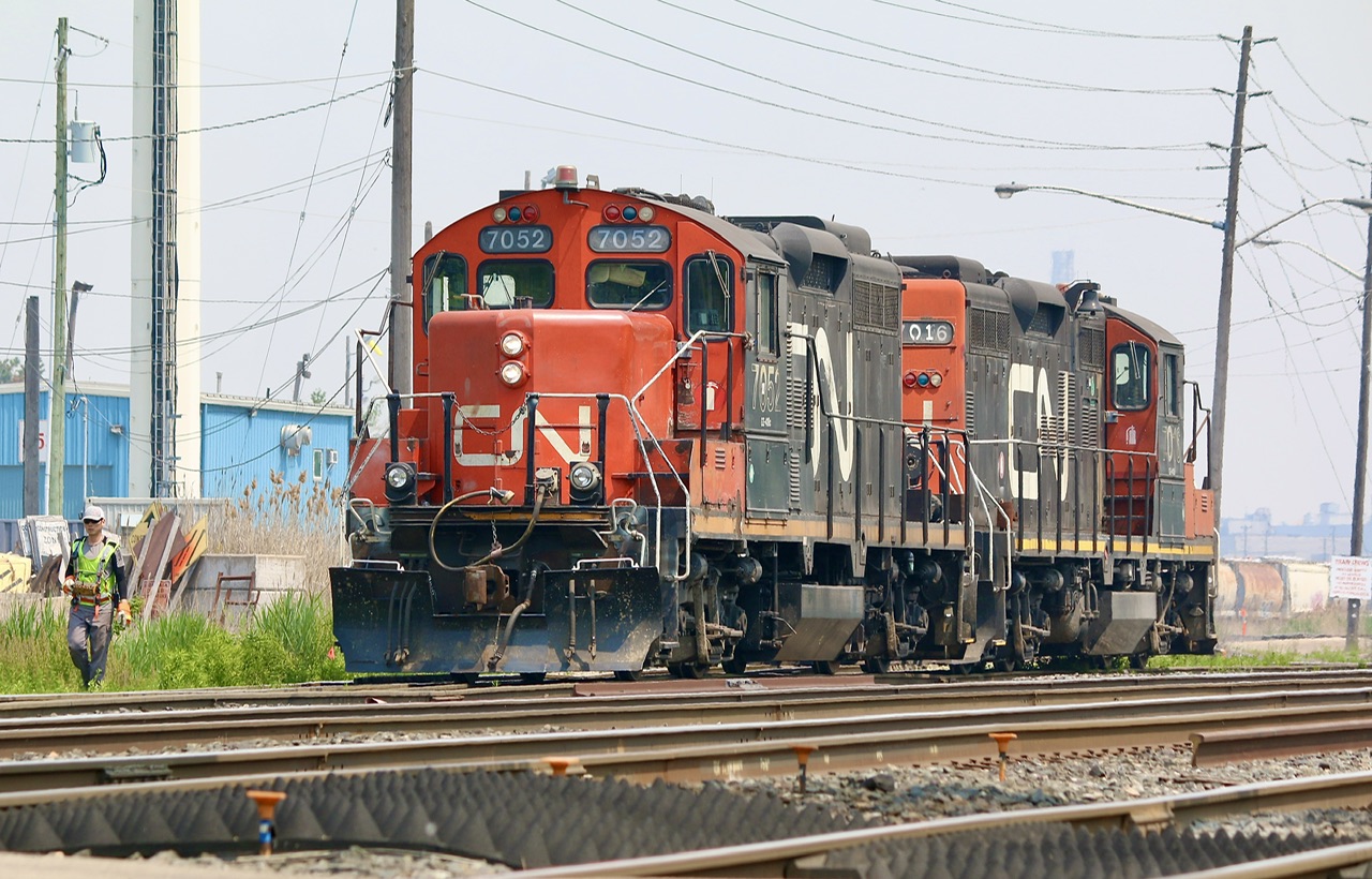 One unit model I just can never get too much of. After loosing all the class one MLW’s I turned my attention to the surviving GP9 fleets. Although CP retired all of their GP7/9’s a number of years ago, CN’s fleet is still relatively intact. The GP9RM  is truly an amazing machine. They first arrived on CN’s roster back in the 1950’s and were remanufactured during the 1980’s to early 1990’s, making their most recent rebuild 30 years or more ago. Pretty impressive for units nearing 70 years of daily service. Oakville yard still typically boasts a few GP9RM’s from time to time and today was no different. The 4125 was laying over in the yard while sisters 7052 and 7016 were running a belt pack job. Seen here returning light back into the yard after dropping a cut of cars along the main. The crew are on the ground with one member walking along side with the remote belt pack in hand. What is interesting about the 7200’s and 7000’s are the fact that when they were rebuilt and chopped nosed the controls were left for long hood forward operations, evident from the control stand seen through the window of 7052. The last handoff of 7000’s did have the control stands relocated but the majority did not. All of the 4000/4100’s were set up short hood forward.