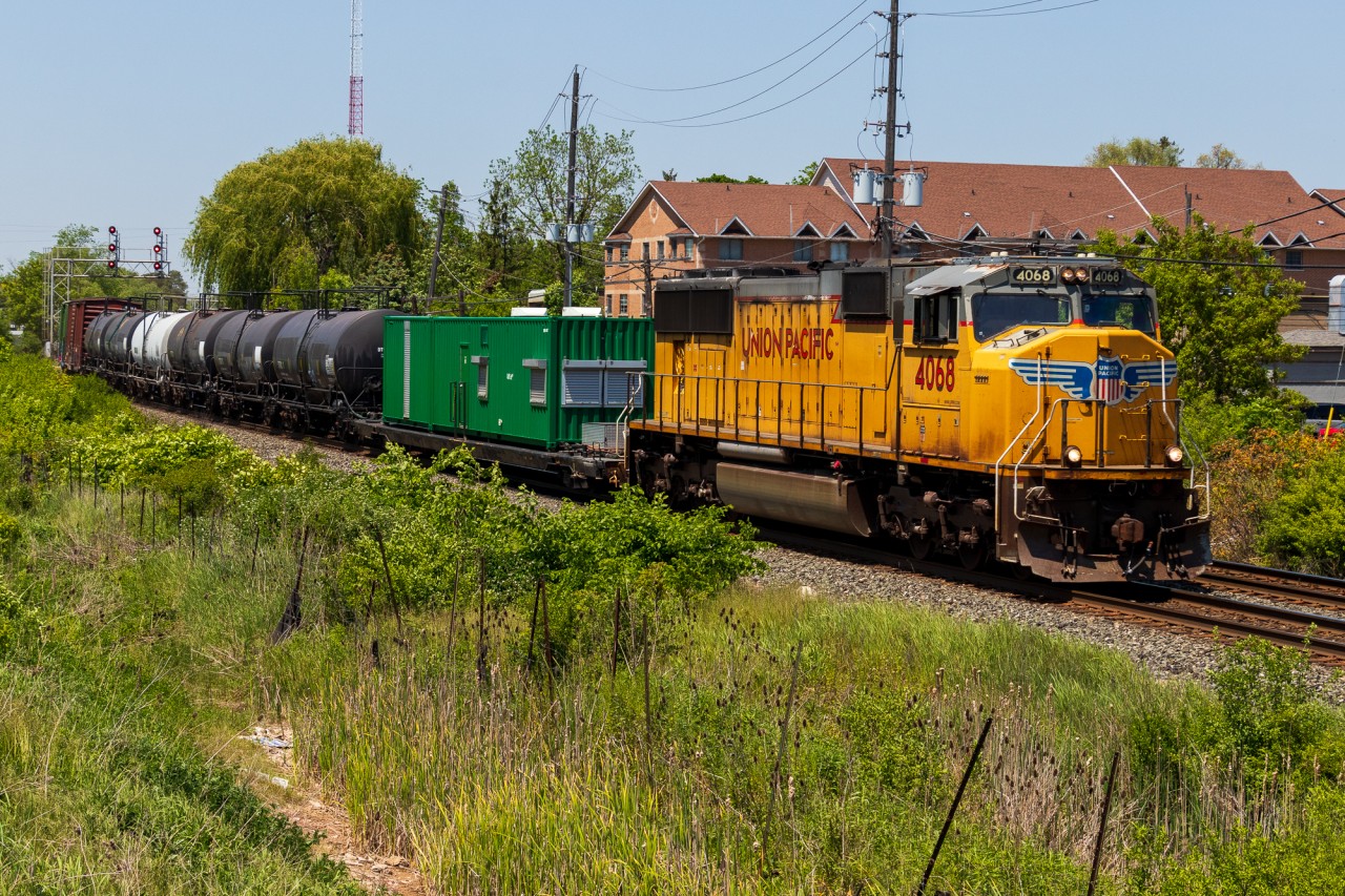 The spray train usually attracts a lot of railfans as it often runs with SD40-2s (of course before 2019, it was GP38s). The 2023 train had 6055 pulling it but they ran into issues on the Galt sub and took the unit off in Wolverton. CP replaced it with the most convenient unit around: UP 4068 (SD70M). After spraying the Hamilton and an overnight layover at Guelph Jct, the weed sprayer is running at trackspeed back to Agincourt where a new unit would take over to continue the journey across Canada.