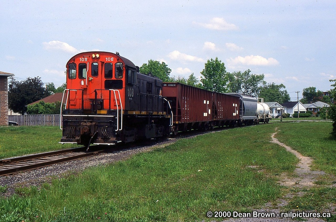 TRRY 108 heads southbound on the Fonthill Spur for General Chemical.