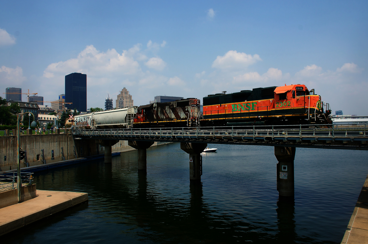 GP38-2s BNSF 2302 & CN 4724 lead a transfer out of the Port of Montreal.