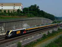 VIA 35 has a Siemens consist as it passes Turcot Ouest. The current rotation has VIA 35 using such a consist on Monday, Tuesday, Thursday and Friday.