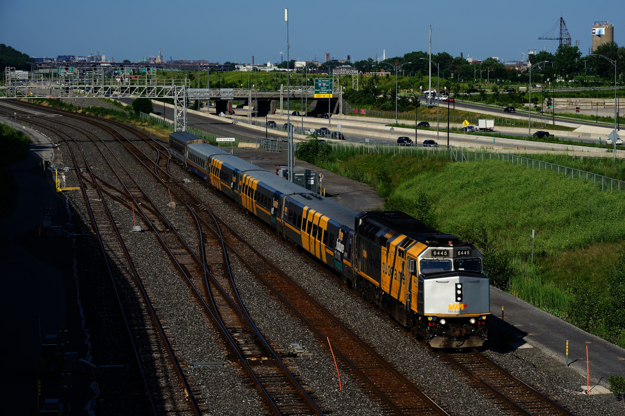 Apparently VIA 6445 was working out west for awhile, as I hadn't shot it since 2018 and was not aware that it was wrapped. Here it leads VIA 69 by Turcot Ouest.