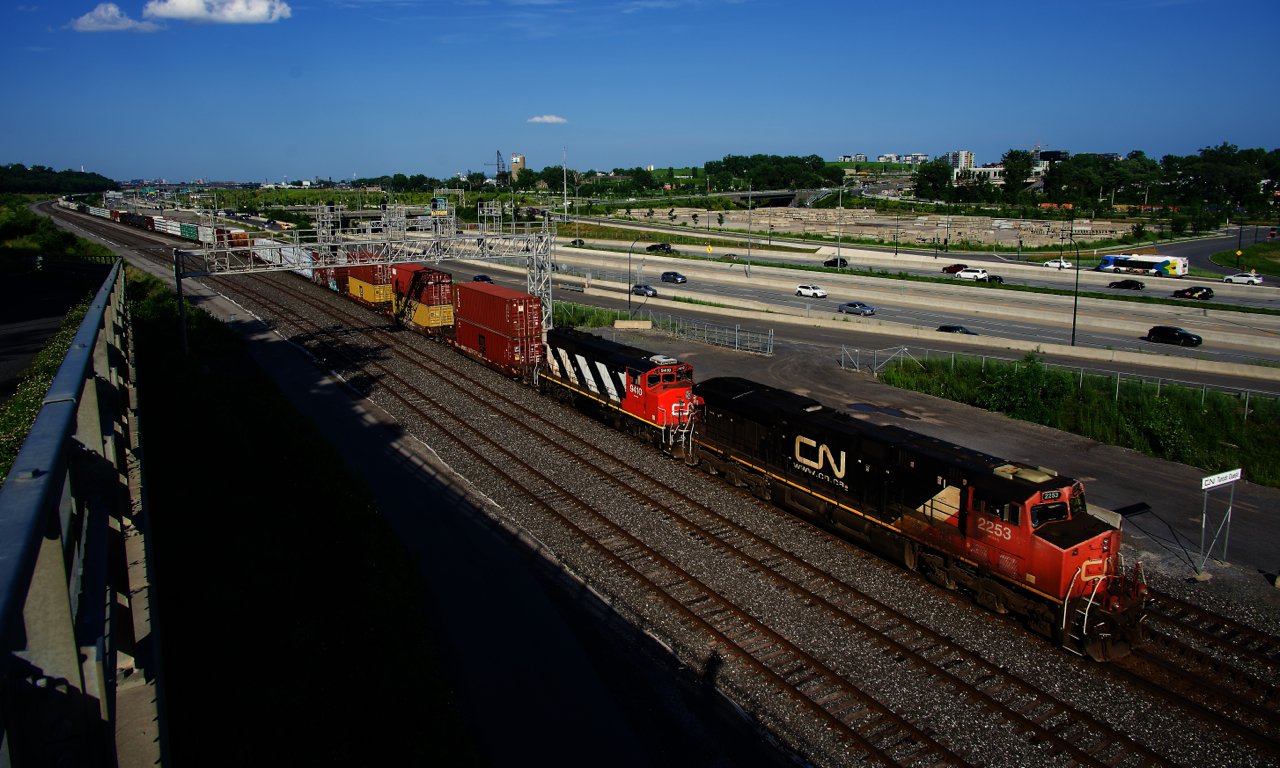 Built 32 years apart, CN 2253 & CN 9410 lead CN 401 past Turcot Ouest.