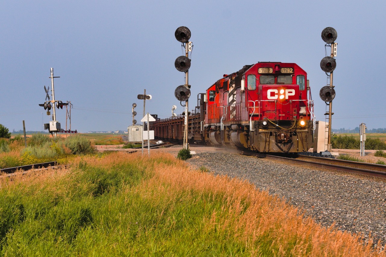 After spending an extended period of time in BC on welded rail duty, 5792 and 5988 headed to Winnipeg this week to refill Transcona rail loads to ping-pong back west. Here they lead CWR-21 at Crecy Junction, intersecting the CPKC Indian Head Sub with the CN Ross Terminal Lead, the eventual CN Glenavon Sub, and the SSR Tyvan Sub. Note the different names given to the searchlight stacks: the south stack is for CPKC on Mile 88.8 Indian Head, while the north is for CN on Mile 4.4 Ross Terminal. Because of this, only the approach-lit 888 signals light up as 5792 clears the junction, whilst 44 remains unlit. This was another instance of fortune on my part, as I was not aware of its presence until I overheard RTC coordinating a meet of this CWR with 112 at McLean. I subsequently diverted from my initial plan to do a quick bike ride to shoot local movements, to a roughly 30km trek round-trip to grab them at this unique searchlight setup.