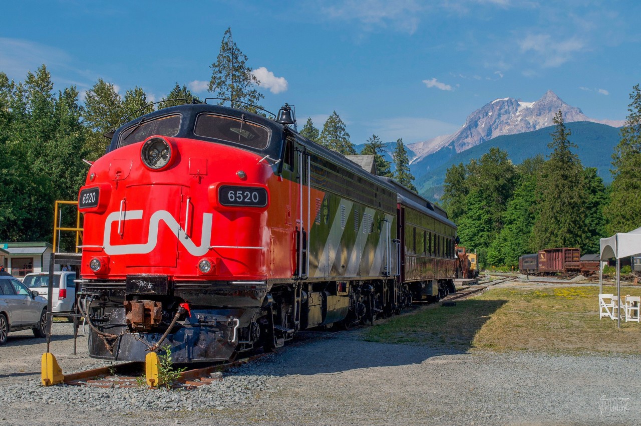 The CN 6520 once sported the olive green CNR livery, now it is repainted in "Zebra Striped" livery.