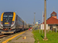 On July 17, 2023, VIA 26 arrives from Ottawa with one of the Siemens trains and is bound for Quebec.