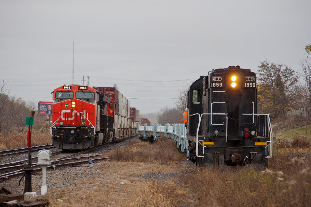 Under the watchful eye of 1859's crew, CN 422 heads through Merritton on their way to Mac Yard.