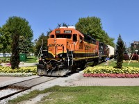 BNSF 2968 shoves 10 potash cars past Centennial Park in Sarnia, ON., and into the Cargill Elevator yard to be offloaded.