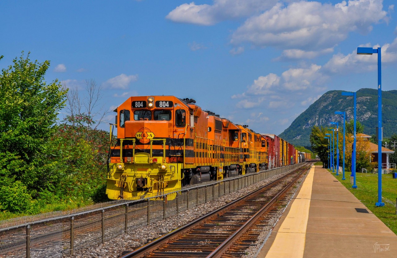 On August 23, 2023, I was surprised by the very late arrival of an SLA train to Southwark, identified as CN 393. Usually, these trains pass eastbound in the morning.