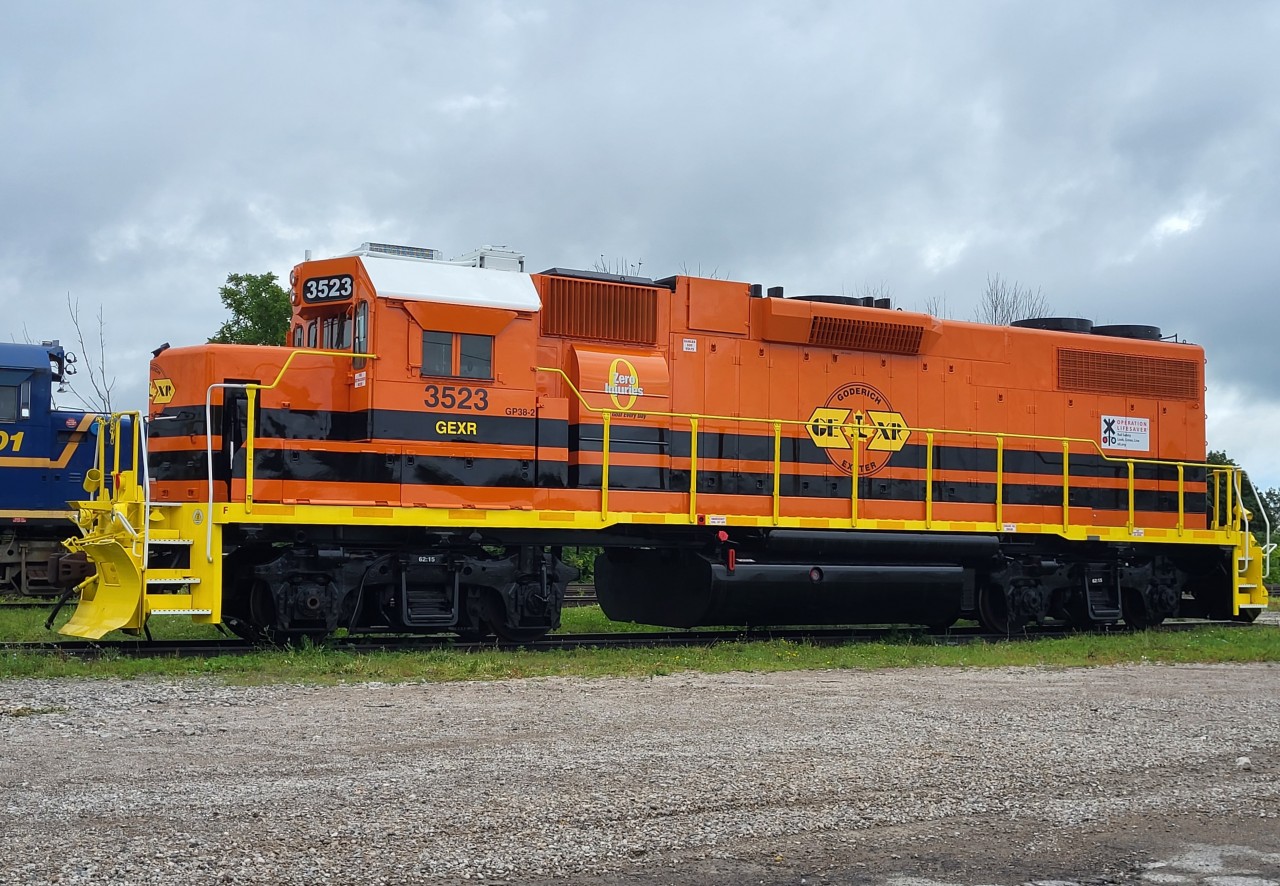 I was on my way to Port Elgin for a vacation, and decided to stop in Goderich to see what was around. I saw GEXR 3523 sitting parallel to the road. Two other units were there, #2500,& RLK 4001.