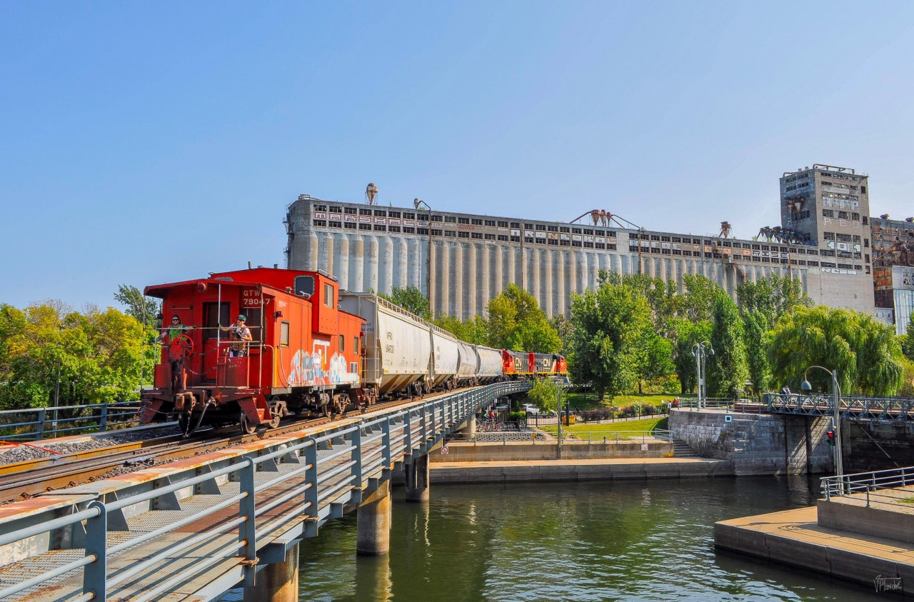 On September 22, 2023, the CN 500 finished its numerous movements and headed towards the Port with the GTW van in the lead.