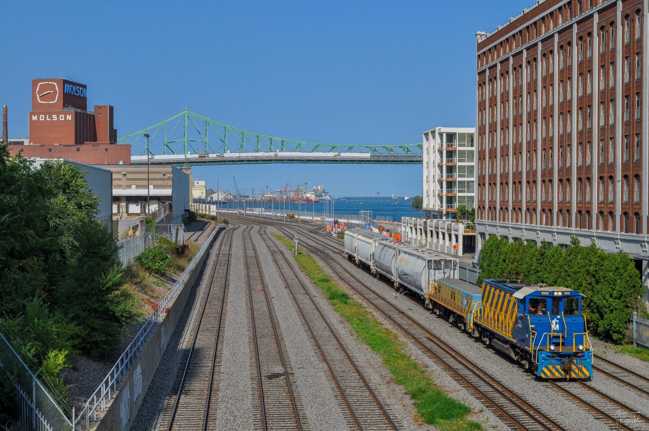 On September 22, 2023, PDMX 1002 took possession of the 4 wagons left by CN 500 and pushed them towards the port.