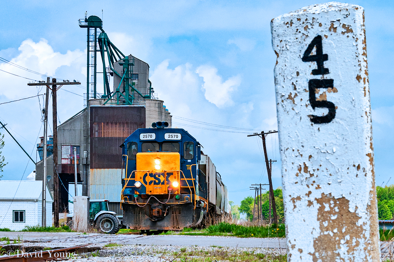 Bound for Tupperville, D924 rolls over Langstaff Line passing Serrka Farms just north of Wallaceburg, Ontario. If you were to pass by here today you would find a weed choked right of way, still complete with rails. Serrka Farms has since razed their silo's near the tracks and built new ones on the opposite side of the property.