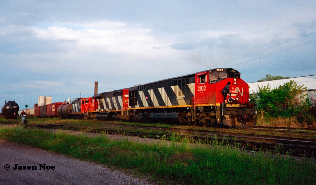 In fading late summer light, CN 421 has just arrived at the Kitchener yard with a short set-off after taking the siding for VIA Rail #88. The consist included; HR616 2102, SD40 5030 and GP9RM 4107. At the time, this was one of the first HR616’s that I ever photographed leading a train.