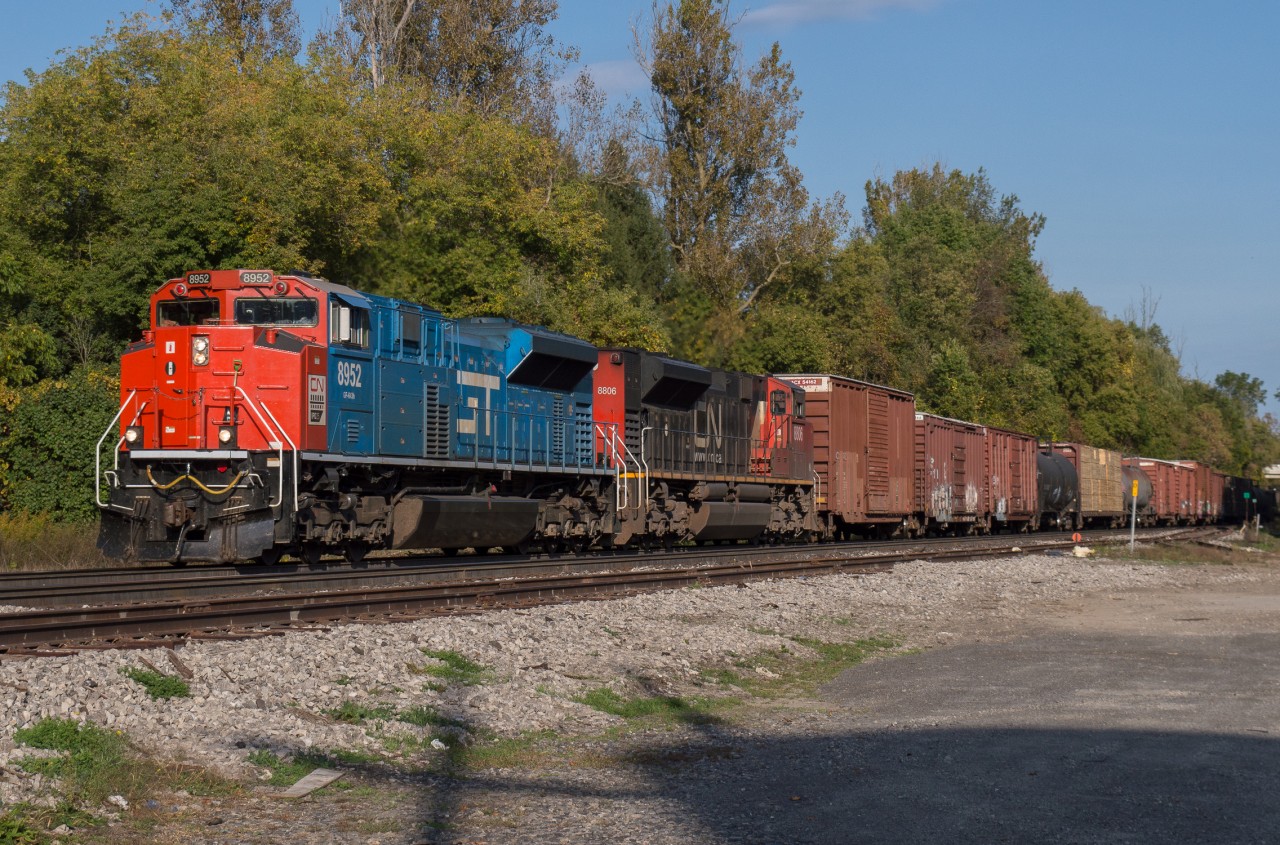 CN 435 charges upgrade through Copetown at track speed behind CN 8952, the GTW heritage unit.