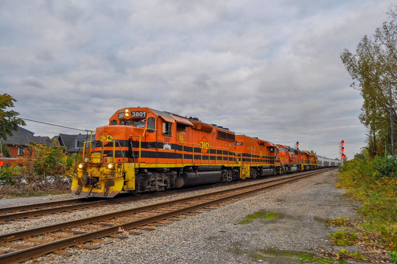 On October 17, 2023, QG 919 (Quebec City to CPKC St. Luc Yard)arrived in Montreal around 9:00 a.m. but its locomotive, QGRY SD70MAC 4017, broke down. A duo of geeps, the 3801 and the 801, are sent directly to Outremont, where the broken down train blocks the level crossing at Parc station. The train finally leaves at 4:45 p.m. several hours late, with a grand total of 265 wagons (!)