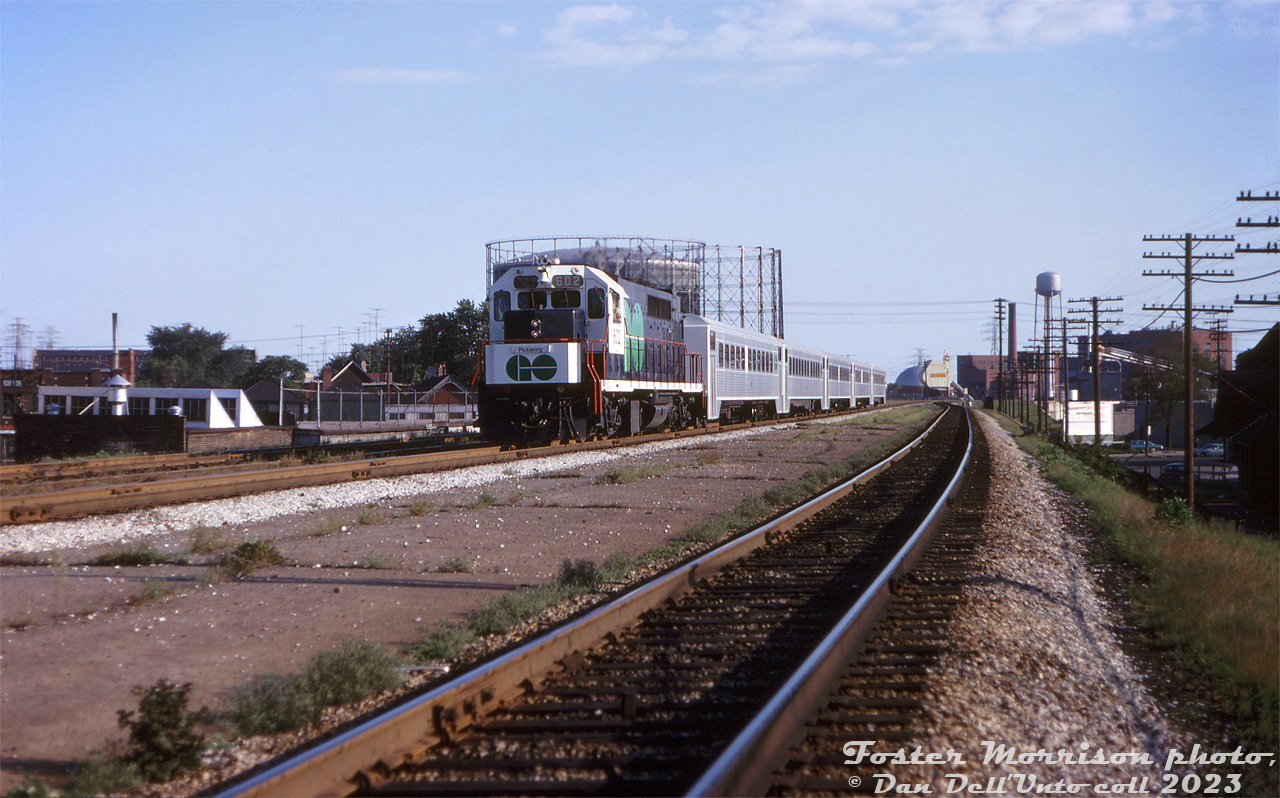 Railpictures.ca Foster Morrison photo, Dan Dell'Unto coll. Photo Toronto’s Riverdale! In
