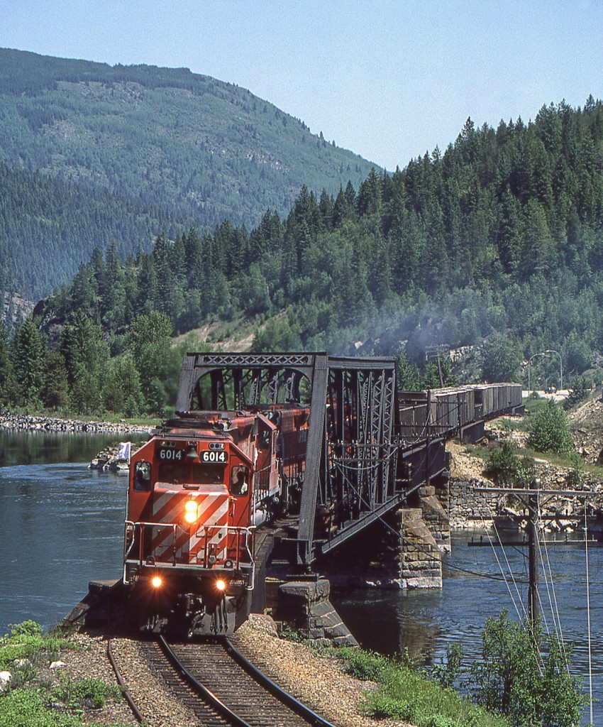Peter Jobe photographed CP 6014 with train 981 west of Nelson, British Columbia on May 29, 1986.