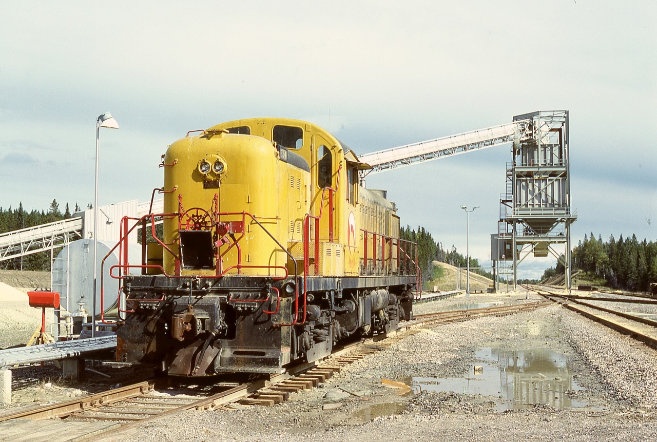 In Alberta’s foothills of the Rocky Mountains, natural gas extraction and related sulphur production became a significant industry.  One plant served by CN via the Brazeau sub. from near Red Deer and then the Ram River sub. had an ALCo (78939 of 1951-08) RS-3 ex Reading 524 as the plant switcher, shown here on Friday 1978-09-15 on its shoptrack conveniently near the sulphur loadout.